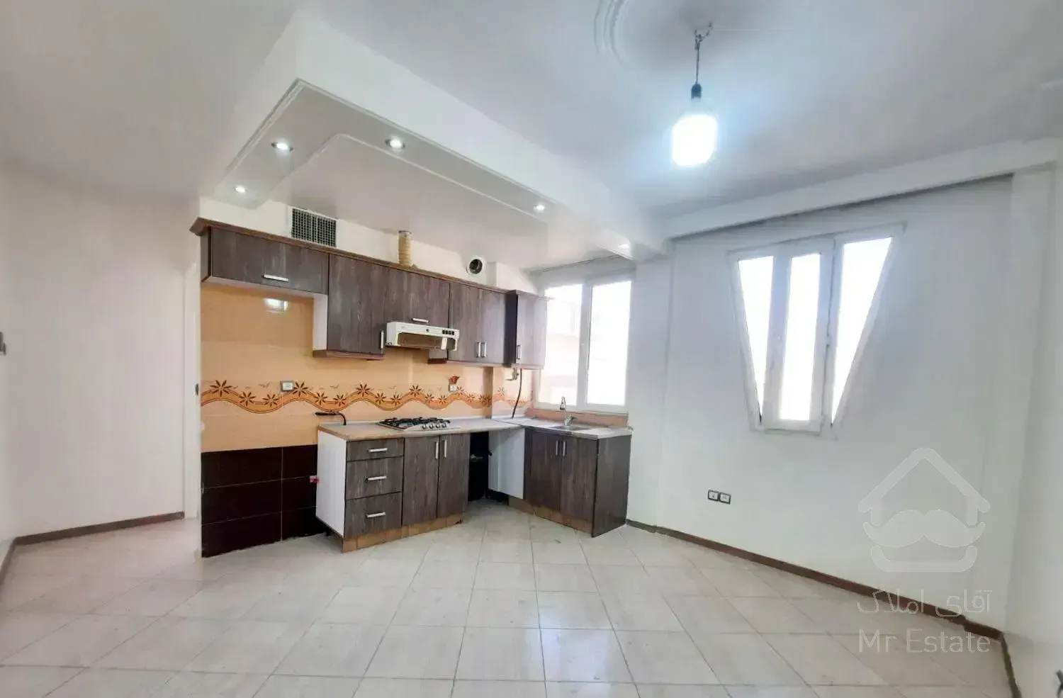 ۳۵متر/ پارکینگ اختصاصی/ انباری /۱۰ سال ساخت