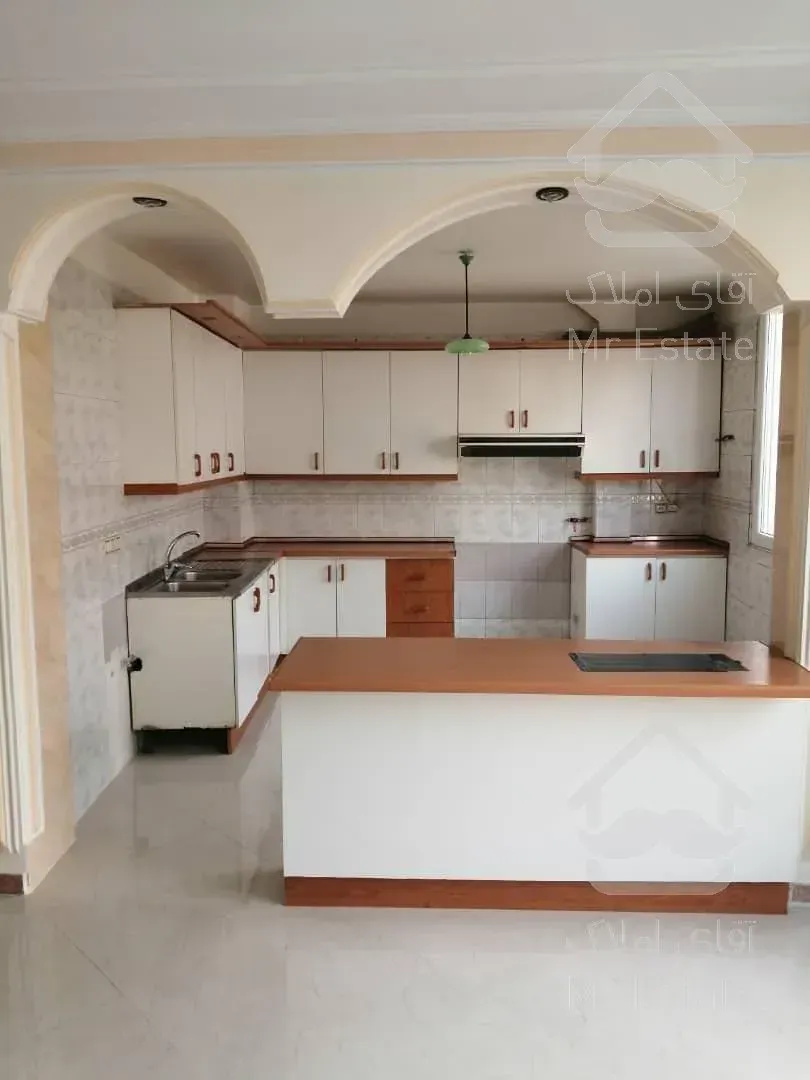 آپارتمان ۱۴۰ متری لوکیشن عالی نورگیر