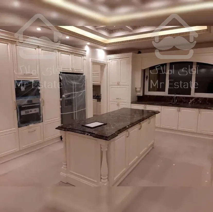 300 متری فرمانیه