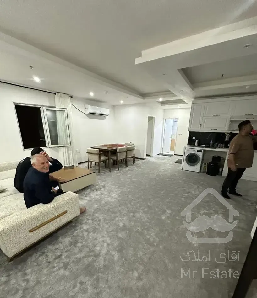 ۱۰۰ متری لوکس