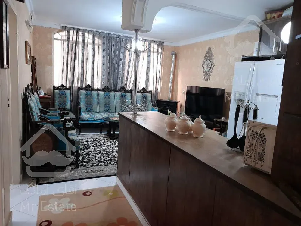 فروش ۶۰ متر ۲ خواب، آماده به تخلیه، بازسازی شده ، حیاط دار