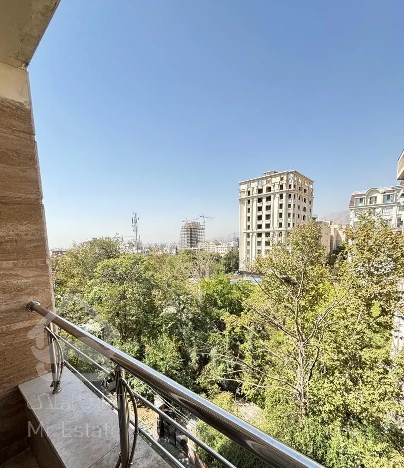 واحد ۰۱۵۰متری هم۲پارکینگ نداره که این۳تا داره....