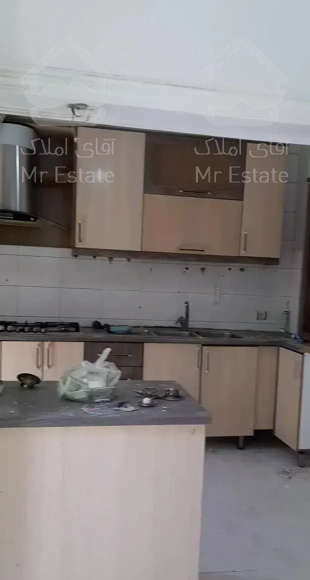 80متر، شمالی، سالن غرق نور