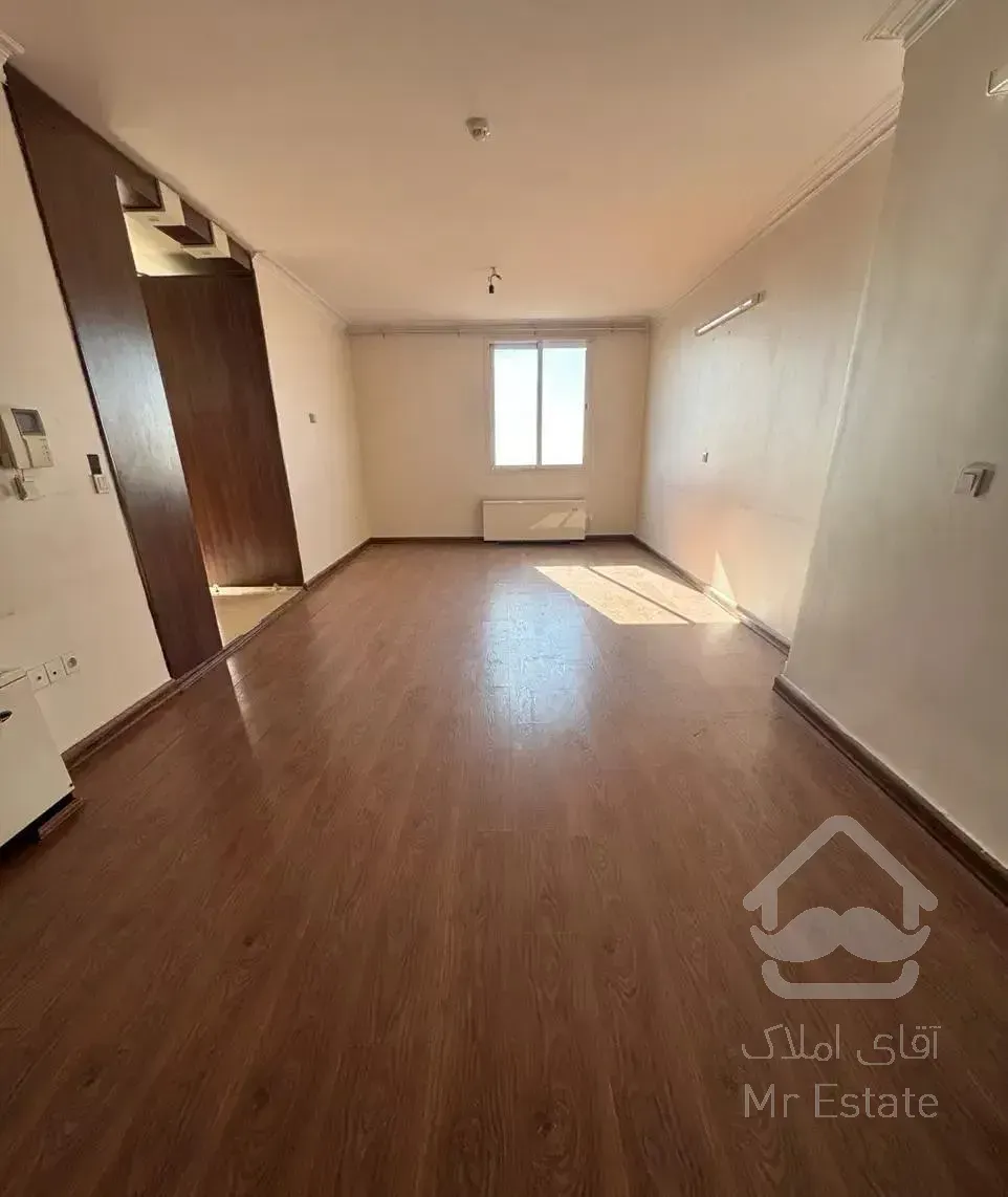 آپارتمان ۱۰۰ متری/بدون مشرف/غرق در نور/شهرک محلاتی