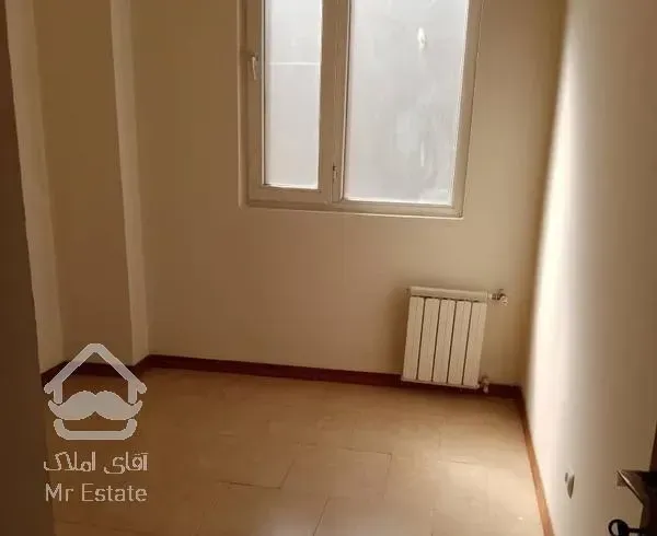 اتاق و پذیرایی غرق نور دو خواب پکیج کف سرامیک