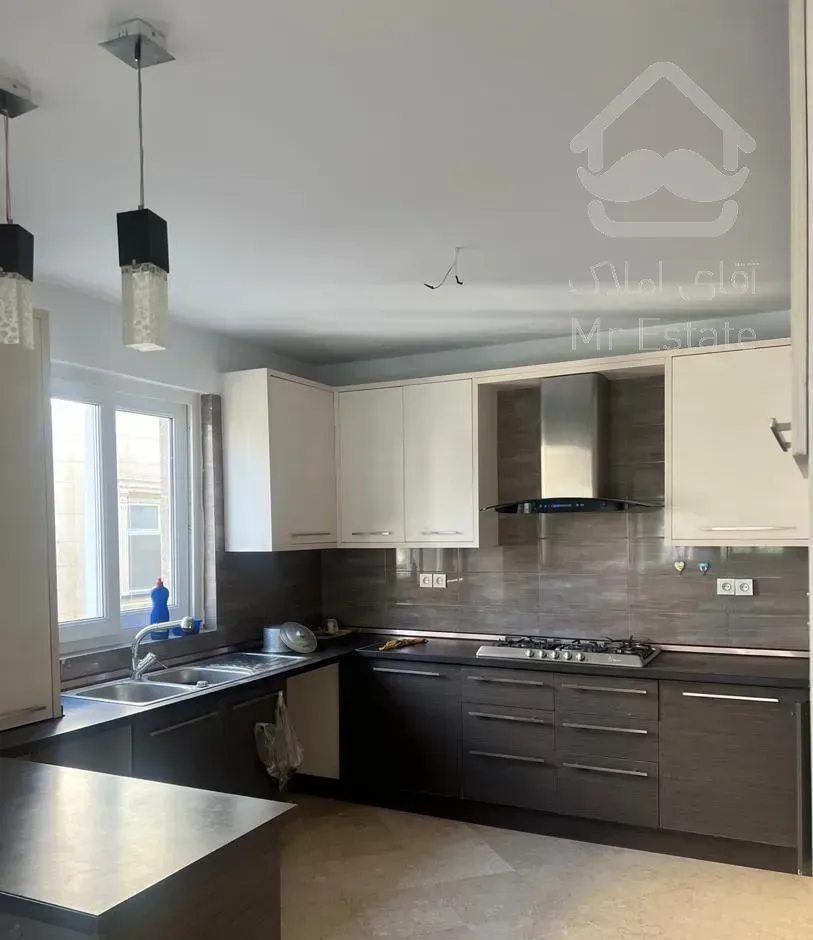 ۱۷۰ متری شهرک غرب/۲پارکینگ/۳طرف نور/سرمایه گذاری