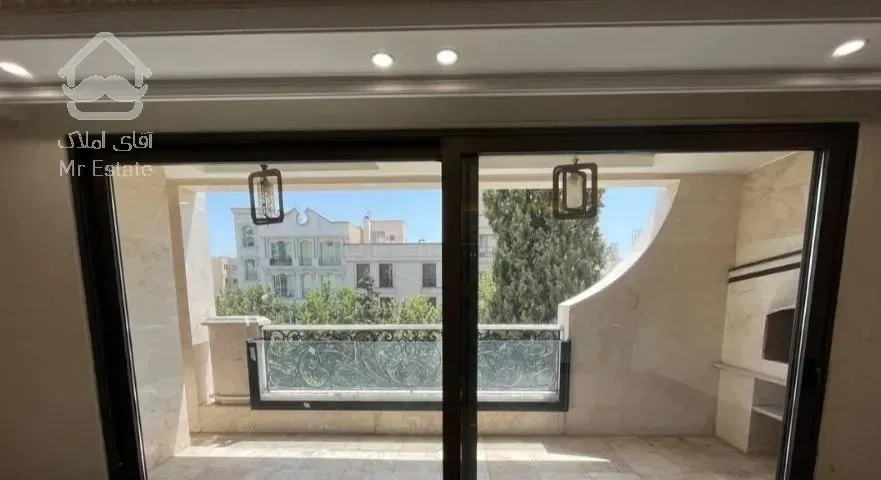 برج باغ در غرب دریاچه چیتگر /۱۳۹متر ۳خوابه / وام