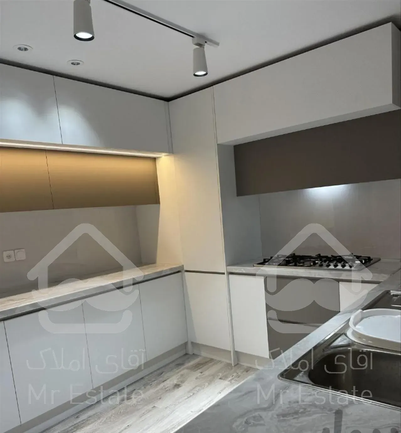 آپارتمان ۱۰۰متری کسری بلوار سجاد فول امکانات