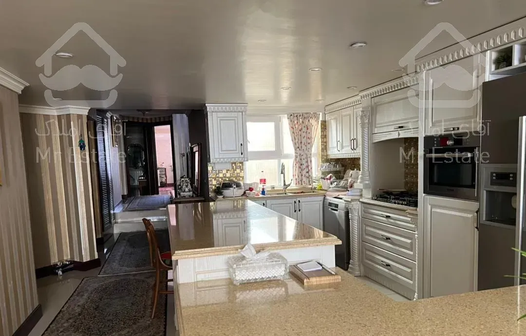 ۲۵۲متر/ ۳خواب/ ۲پارکینگ/ بالکن/ شیخ‌بهائی‌شمالی