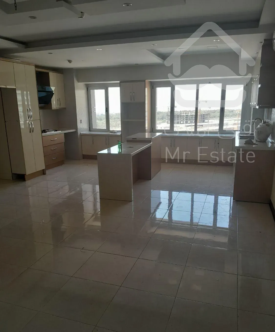 فروش واحد ۱۱۷متری/پامچال جنوبی /ویو دریاچه باغ