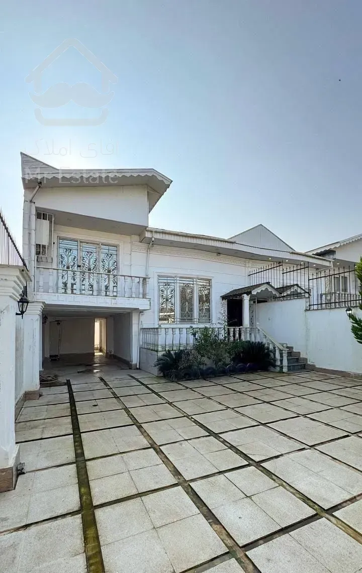 ویلا فرنیش با سند تک برگ در خیابان ساحلی