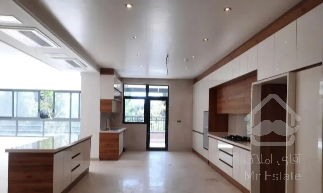 ۲۰۰ متر کلید نخورده / تکواحدی/ دو پارکینگ / نیلوفر