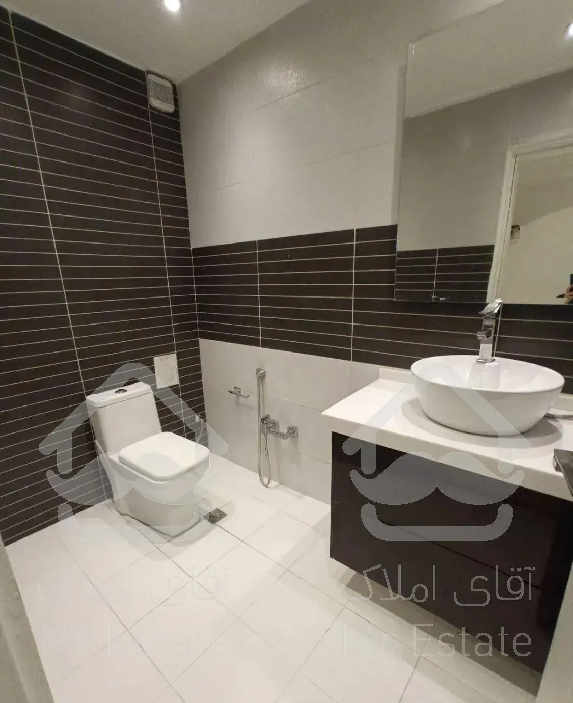 160متر+2تراس/تک واحدی بازسازی شده