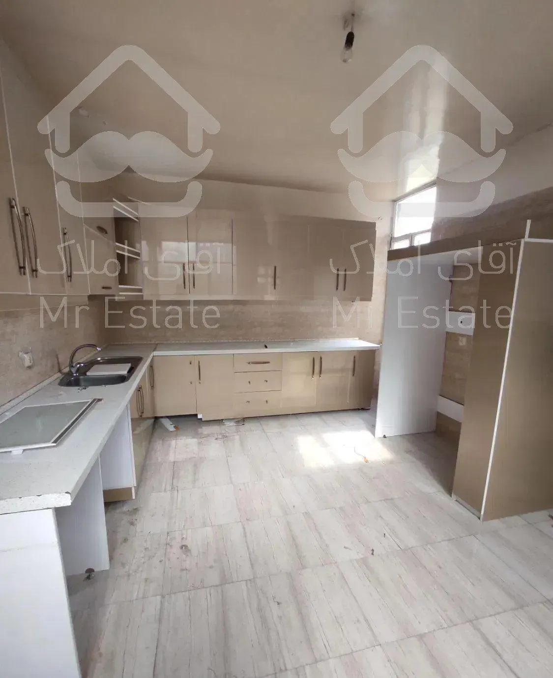 آپارتمان ۴خواب قدیمی نورگیر  تکواحدی