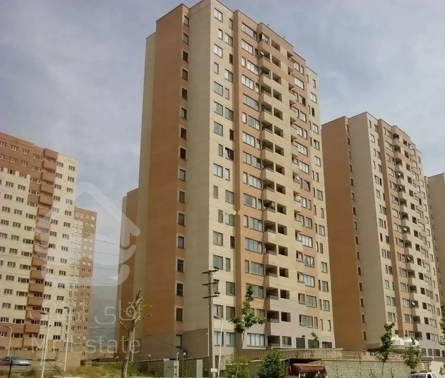 فروش  برج احرار 130 متری سه خواب