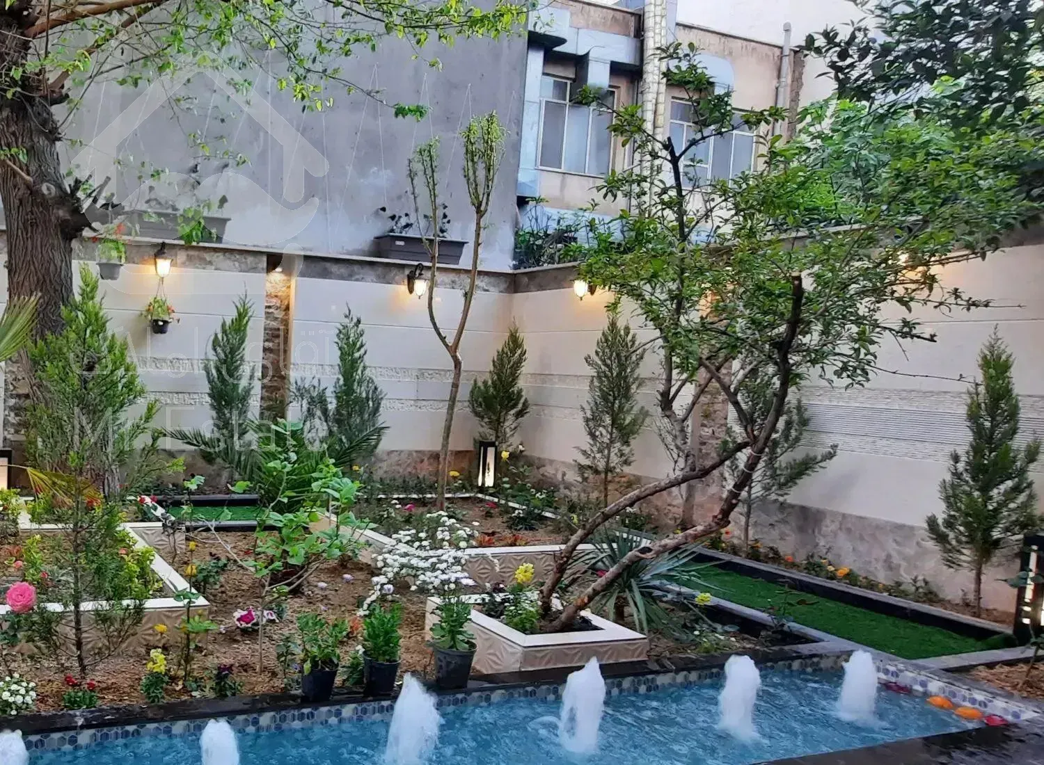 ۸۵ متر  . شمال بلوار کشاورز