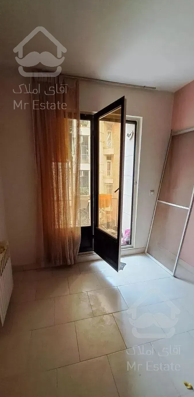 ۶۱ متری دو خواب/فول امکانات/خیابان نادری.فریمان