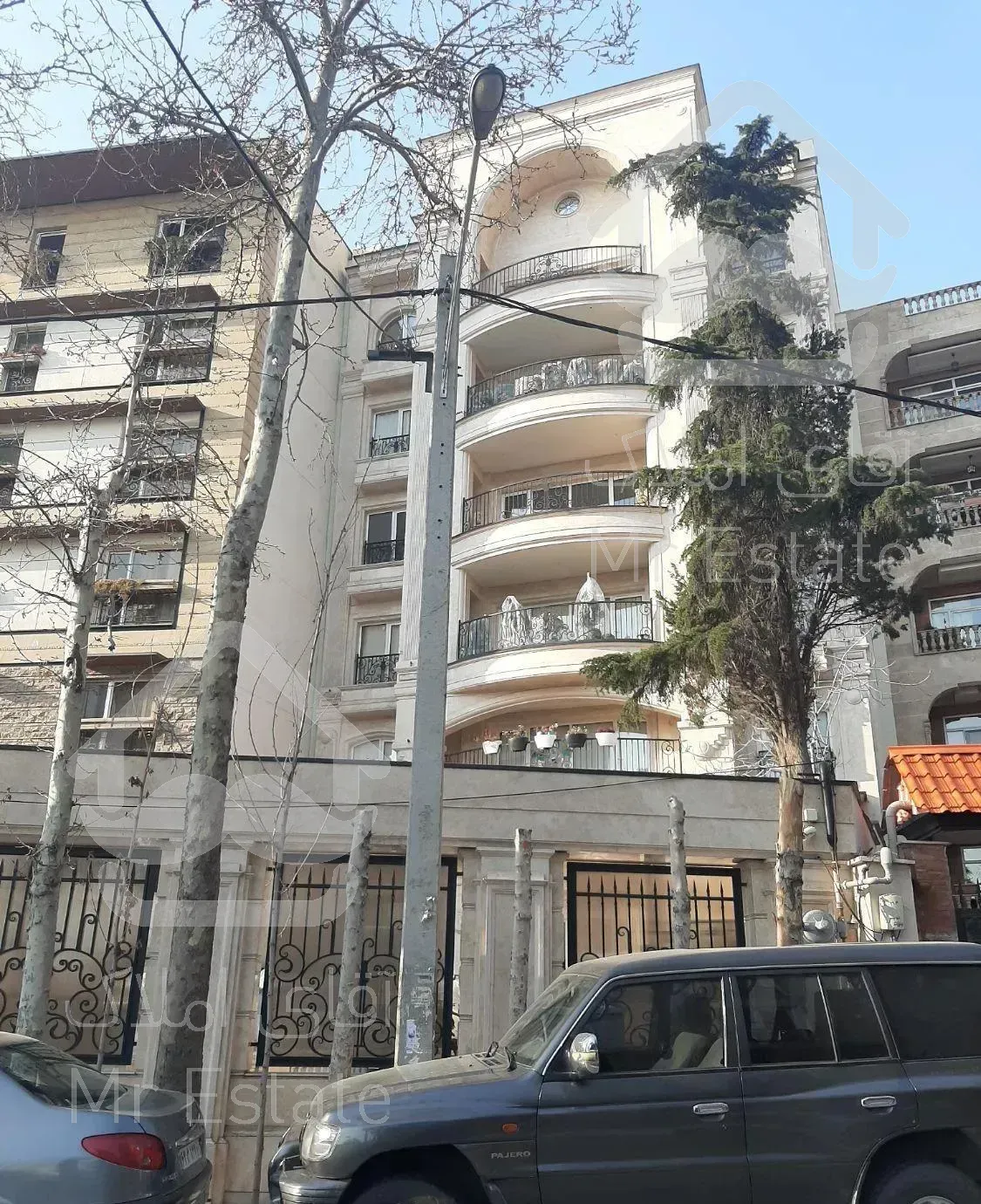 فرمانیه ۲۵۰متر ۴خواب تک واحدی طبقه اخر