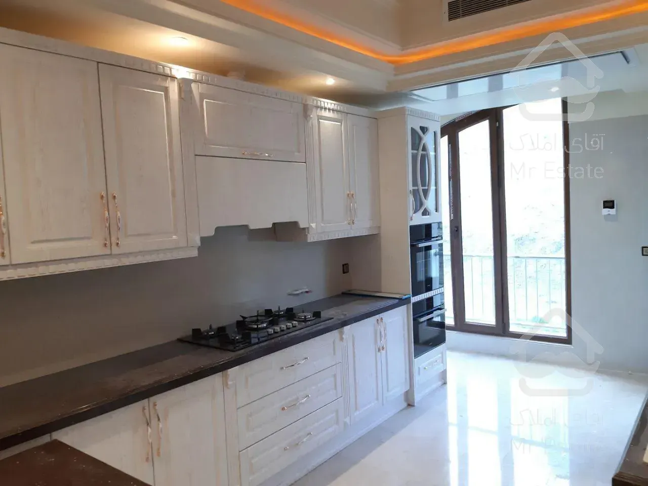 خرید و فروش آپارتمان مسکونی 240 متری در نیاوران