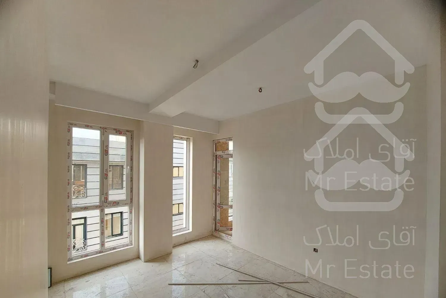 ۱۱۰متر دو خواب(نوساز)فول سراج کاشانی اوقاف سه نبش