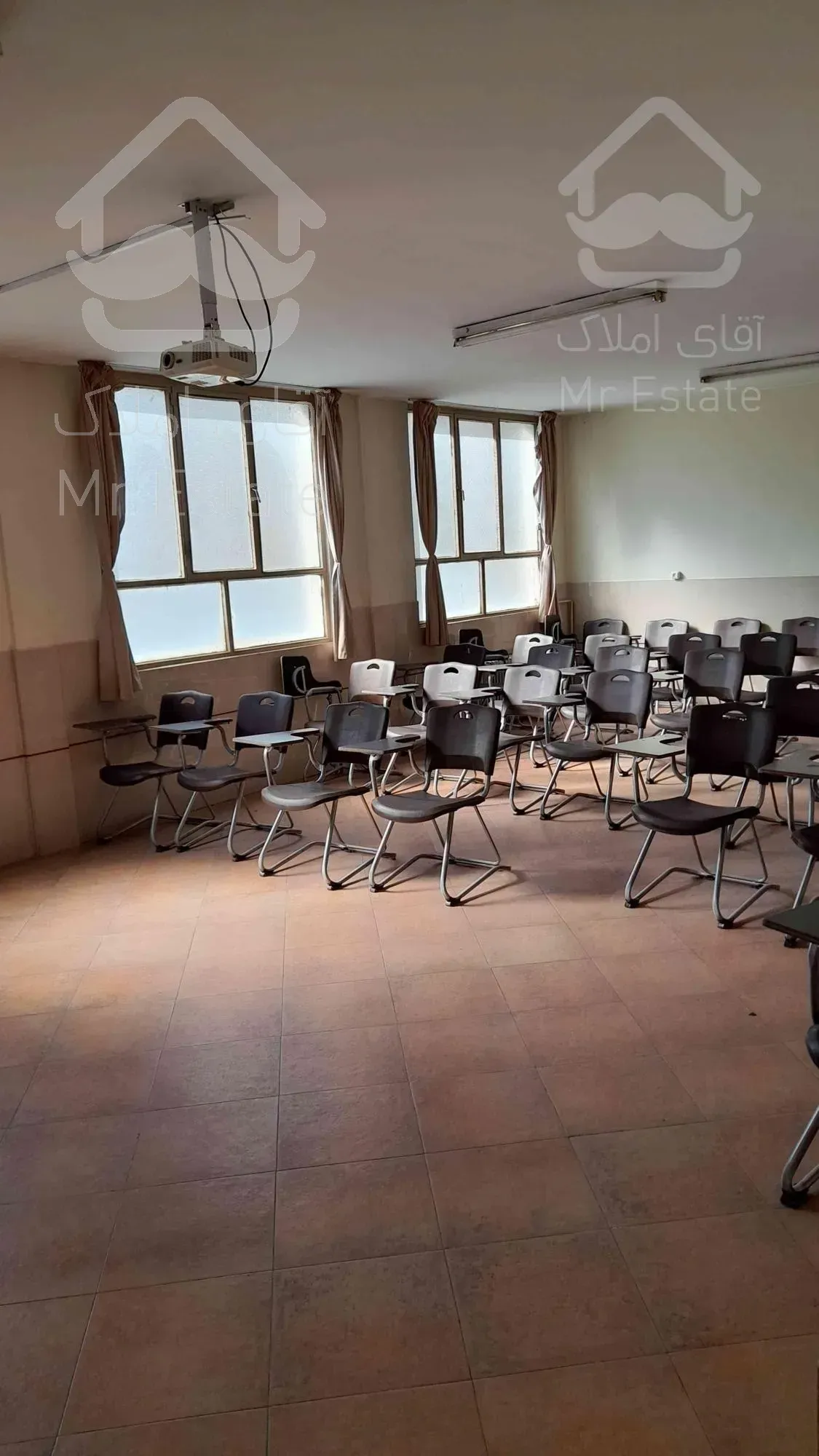 ۲۲۰۰ متر اداری صادقیه