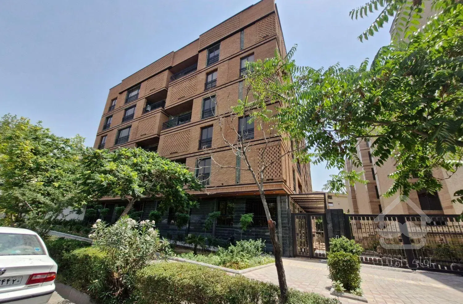 پاسداران/ شهید عراقی/ ۹۵ متر نوساز روبه افتاب