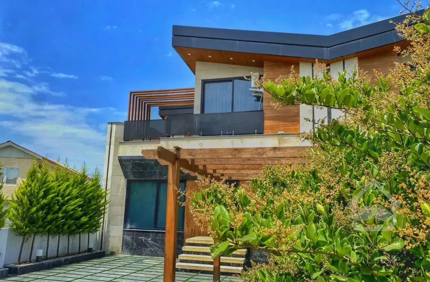 ویلا مدرن/340متر/شهرک برند/سند تک/جاده دریا