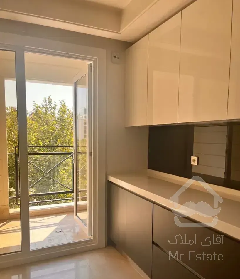 اپارتمان ۱۸۵ متر / محصور در باغ چنار