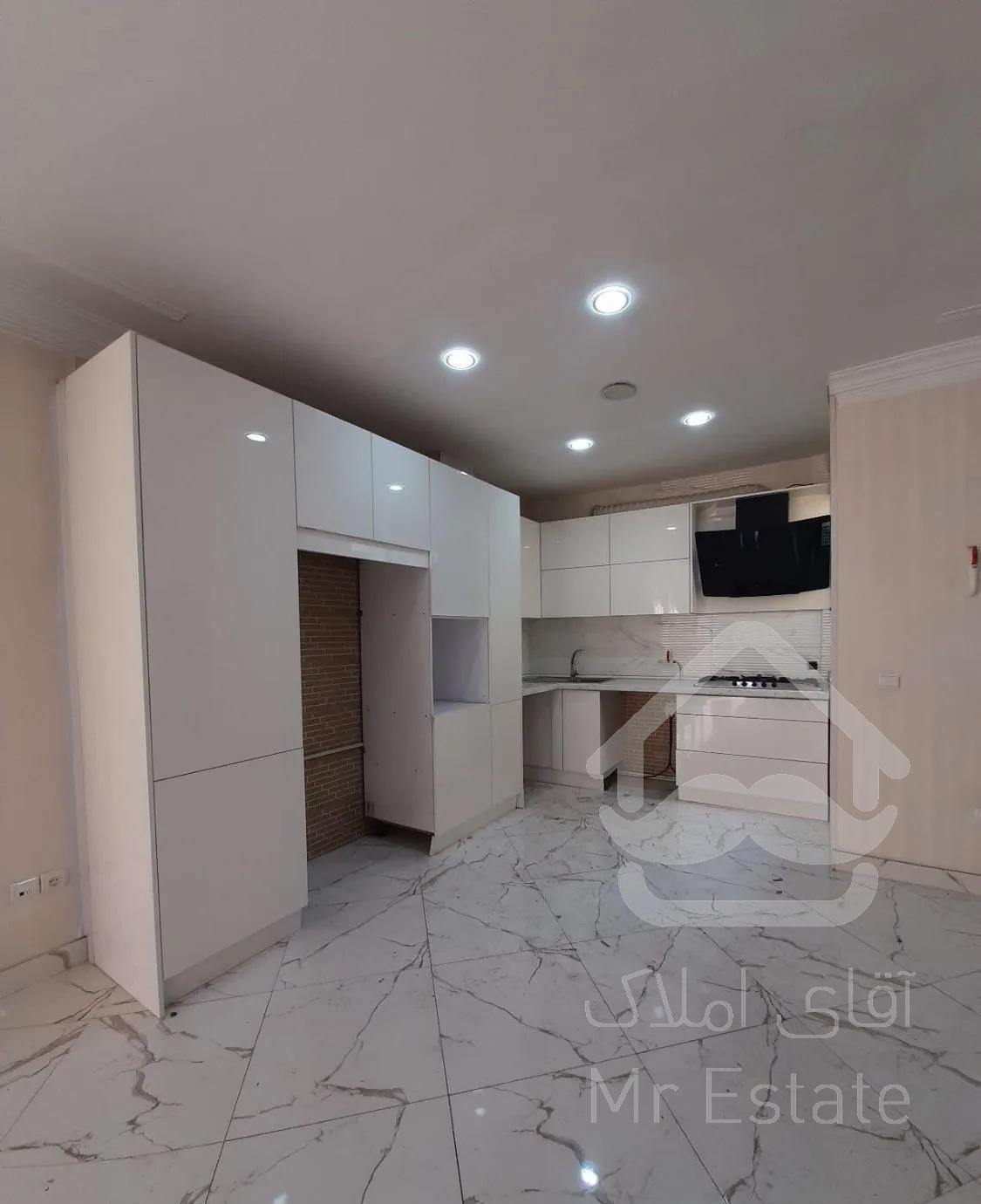 آپارتمان ۸۶ متربازسازی شده ( پارکینگ انباری سندی )