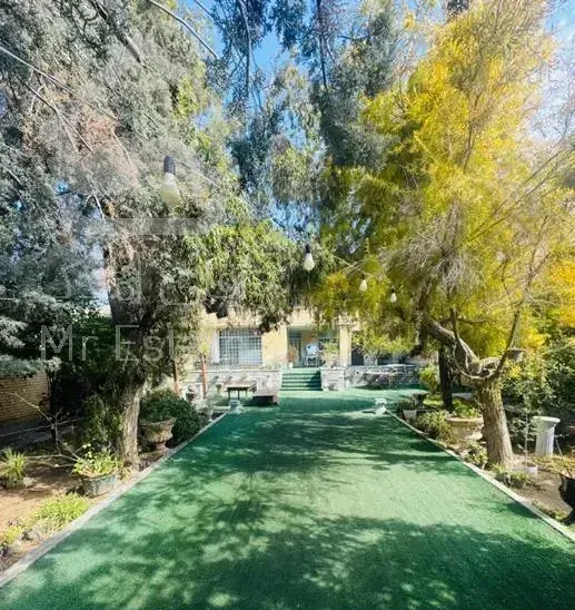 ۲۹۱مترهمکف ۳خواب که۱۲۰مترش حیاط هست مستردار تکواحد