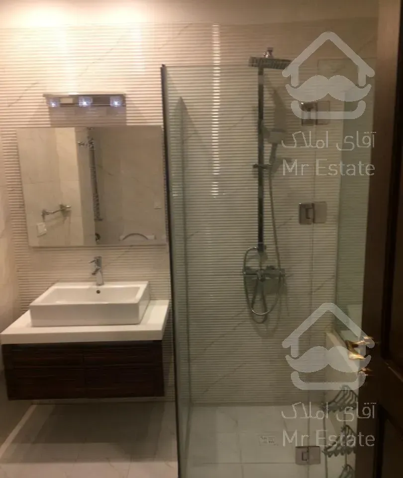 ۱۴۰ متر  طبقه اخر فرمانیه