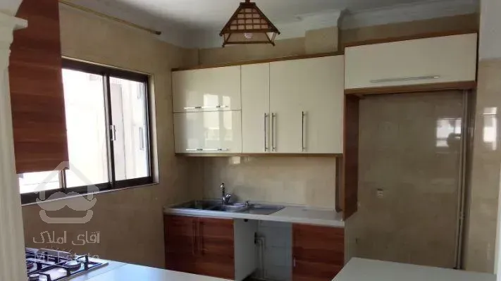 ۱۰۰متر آپارتمان. پاتریس لومومبا