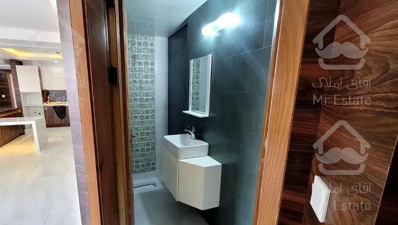 ۱۳۵متر دو خواب هشت بهشت بَر خیابان اصلی مَلک شمالی