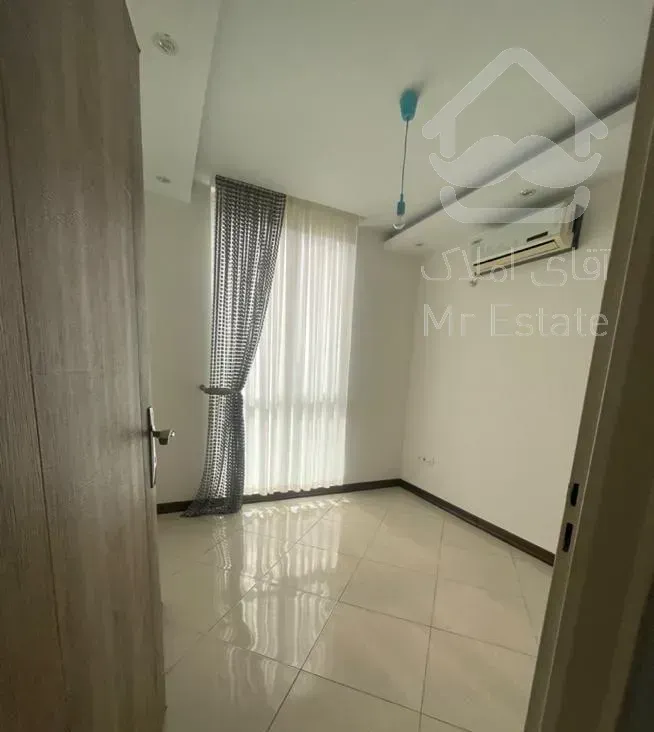 شریعتی معلم مرودشت غرق نور دو طرف