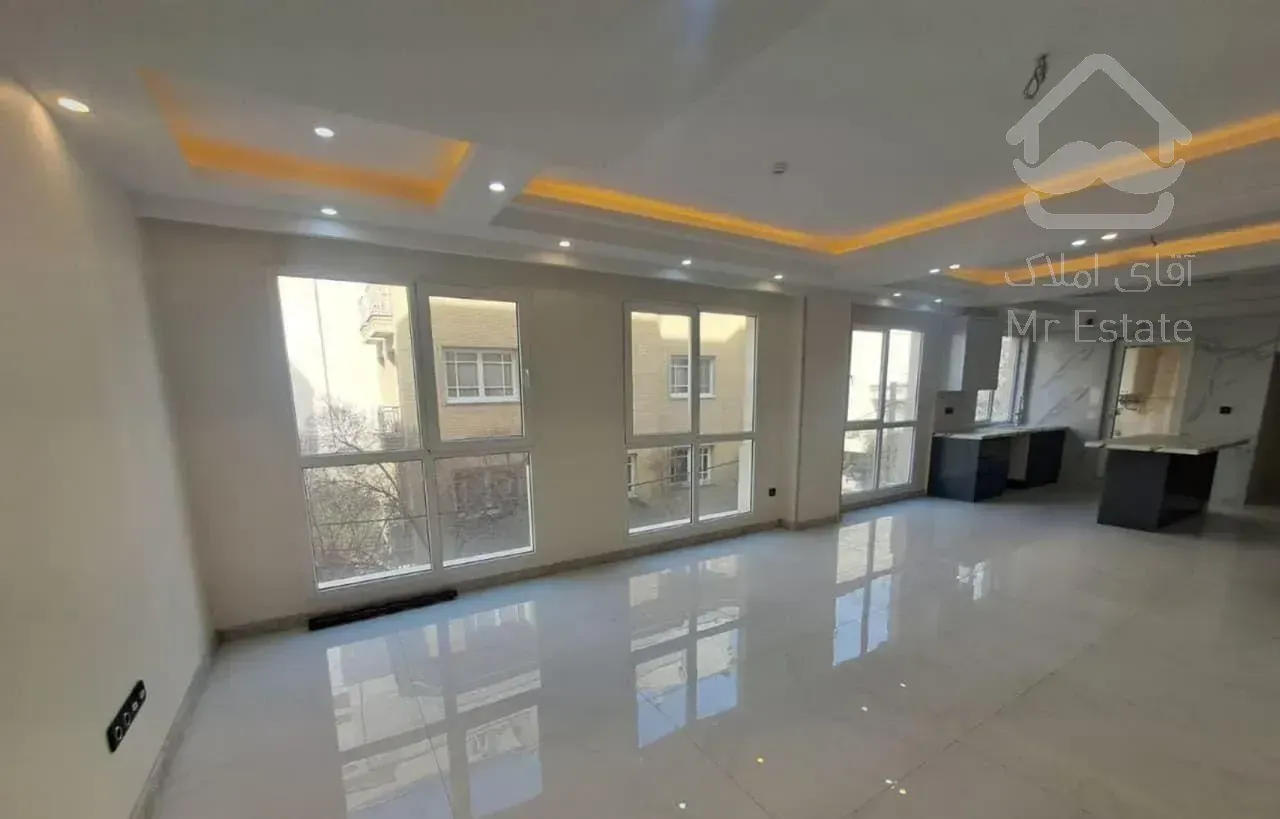 ۱۳۵ متر خوش ساخت و پر نور۳ خوابه لوکیشن خوب قیطریه