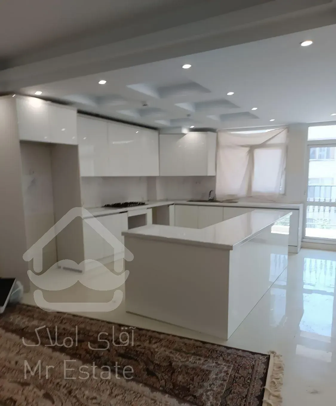 ۱۴۲ متری تک واحدی در جنوب فلکه اول صادقیه