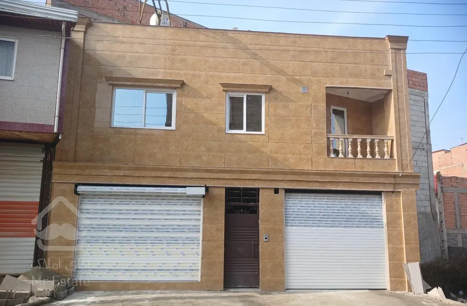 مسکونی دربست ۱۰۰ متر با مغازه بلوار امام رضا