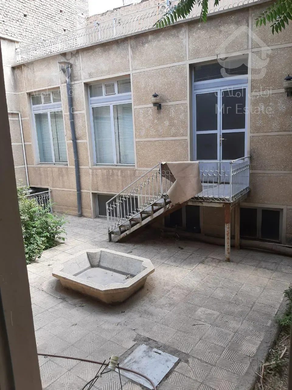 خانه کلنگی، 301 متر، شهناز، محققی