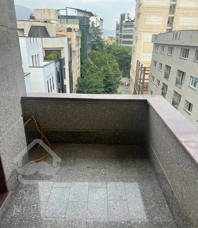 اپارتمان ۱۳۵ متری محمودیه