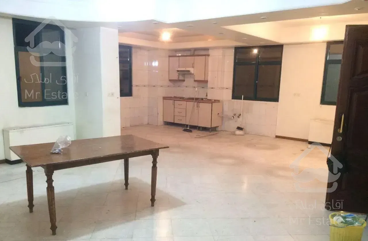 ساختمان پزشکان اداری و بدون ریشه