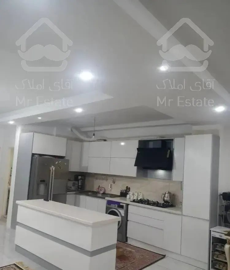 ۹۵متر دو خوابه غرق در نوربا امنیت در مجتمع نیاوران