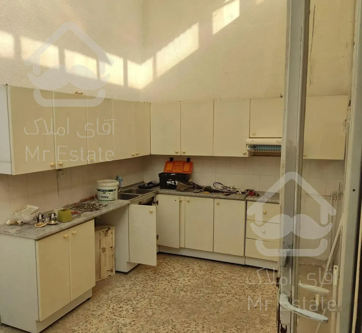 خانه ویلایی ۳۰۰ متر با ۱۴۰ متر بنا