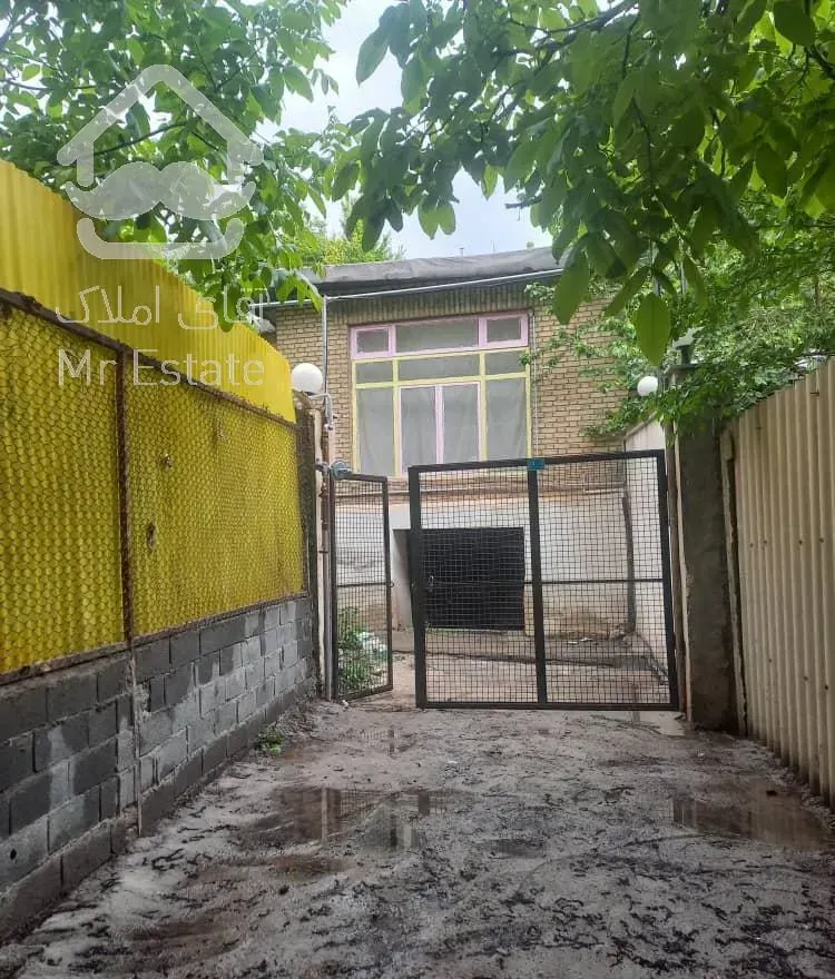 خانه حیاط دار ۳۲۰ متر با بنای ۱۴۰ متر