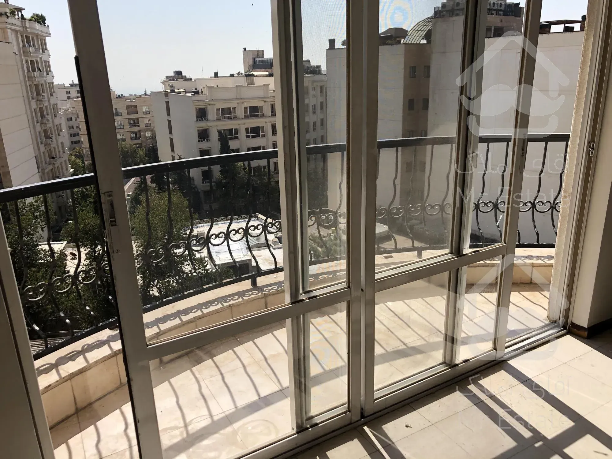 رهن و اجاره آپارتمان ۲۳۰ متری ۴ خواب نیاوران