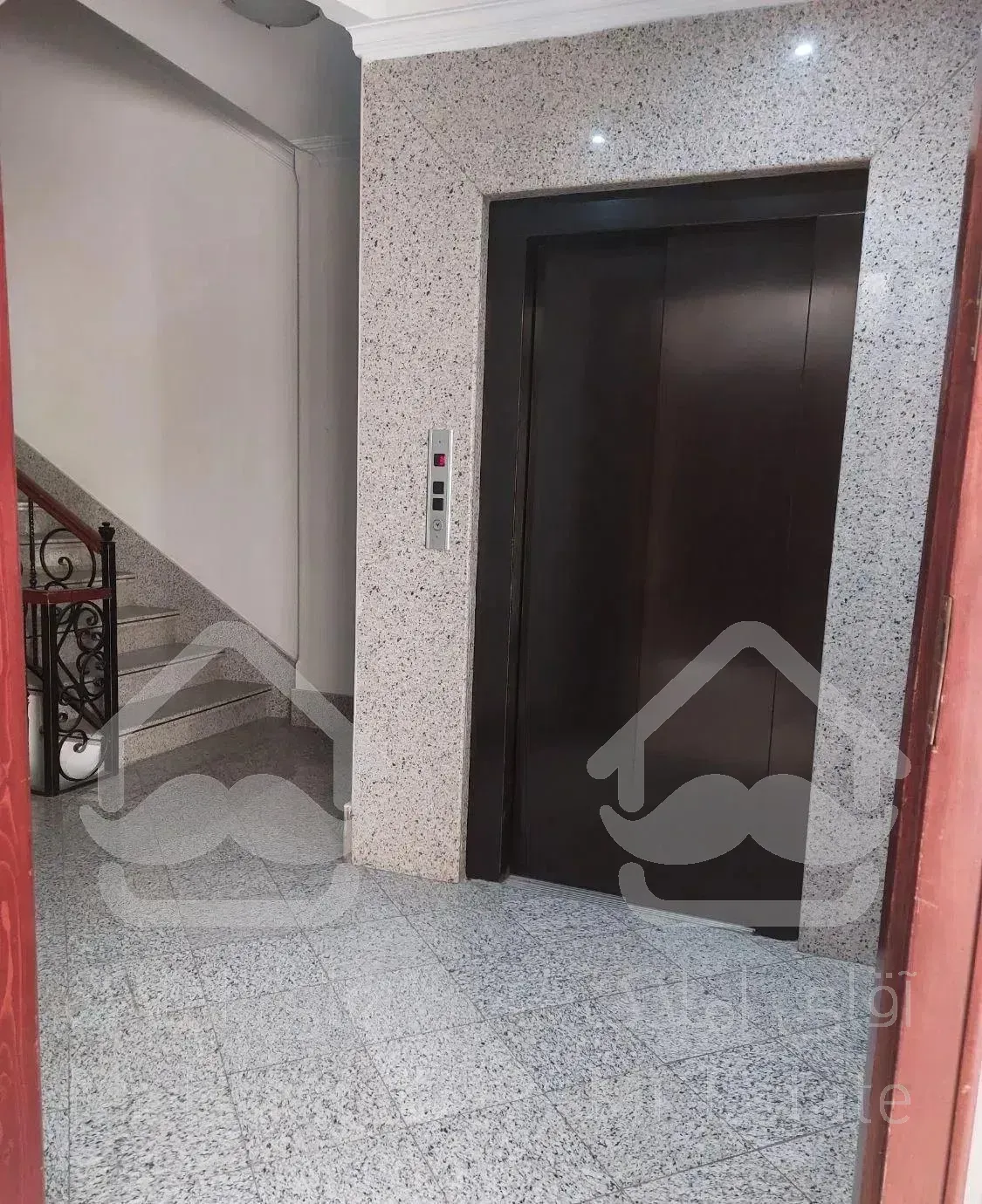 آپارتمان ۲۶۰ متر ۴ خواب تک واحدی استخردار