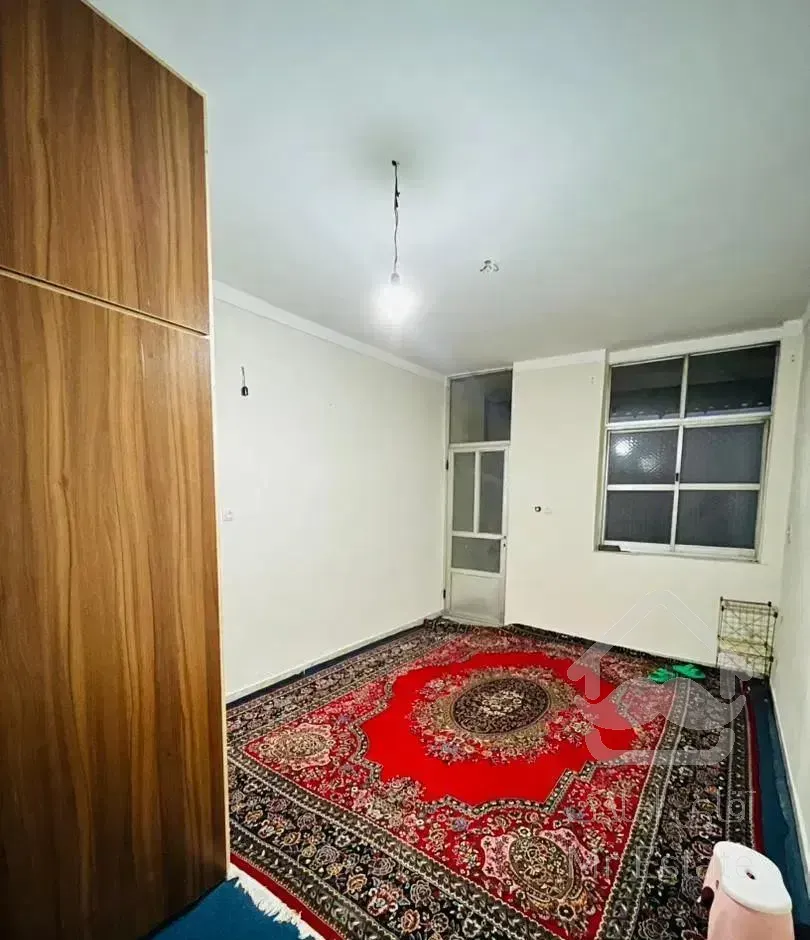 واحد ۱۳۰ متری خوش نقشه مرتب معلم