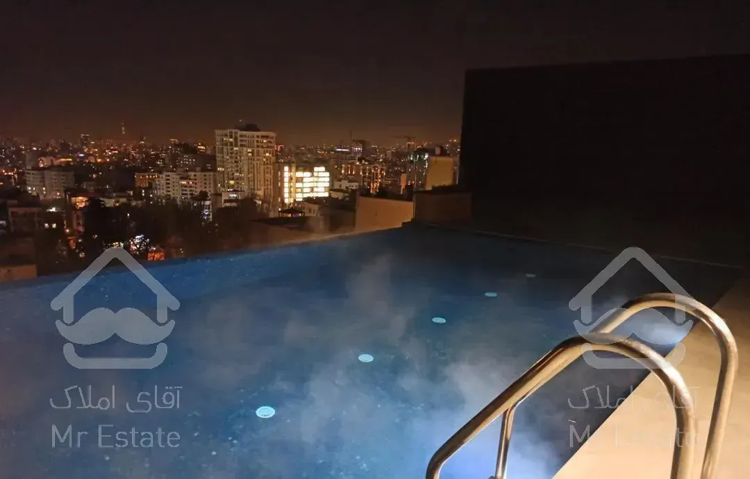 ۱۶۵ متر کلید نخورده استخر رو روف