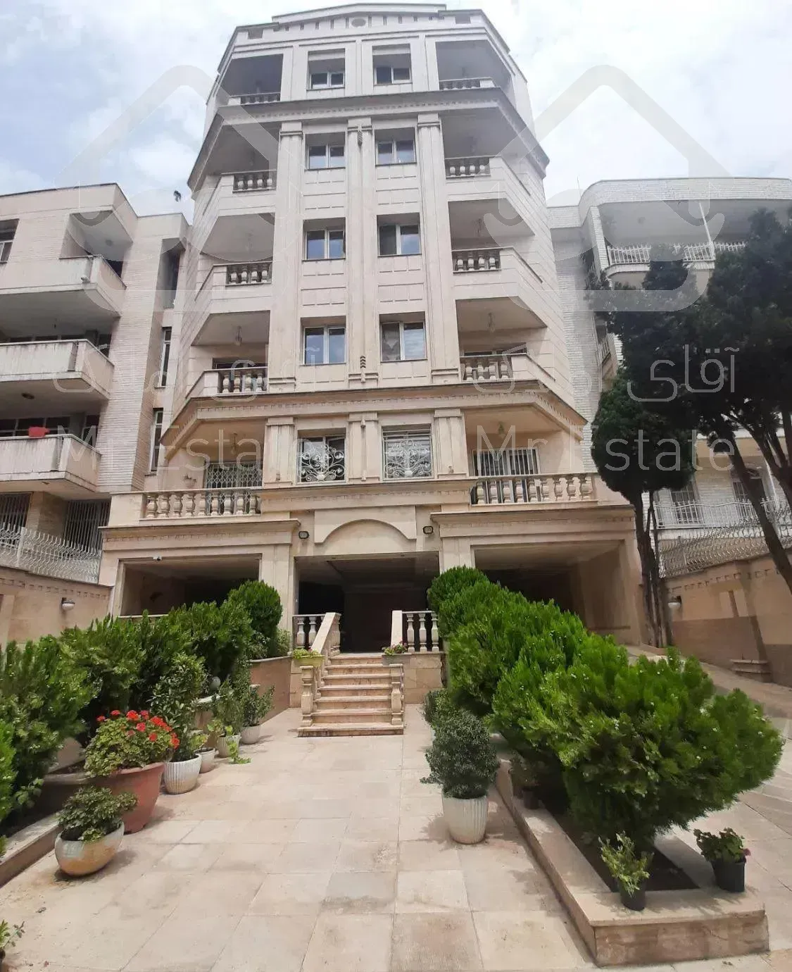 ۲۱۵متر * ۲پارکینگ * شیخ بهایی شمالی*۳ساله*