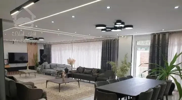 ۱۳۰ متری / بلوار گلستان / تاپ لوکیشن / پنجره قدی