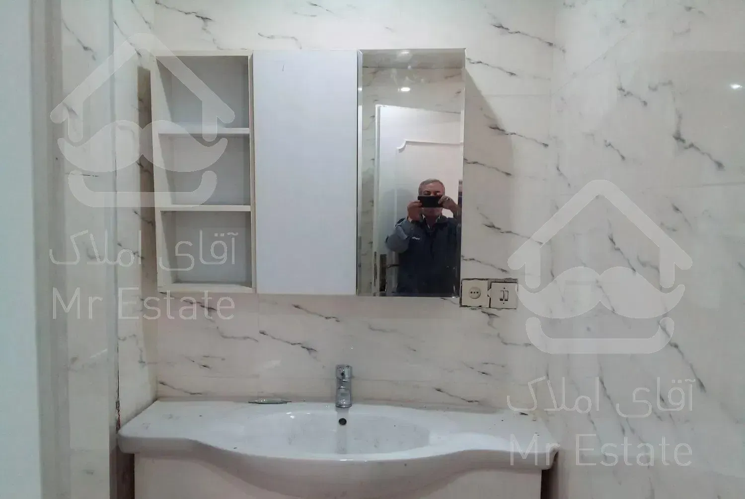 ۱۸۵متر ۴خواب طبقه سوم سندی با پارکینگ